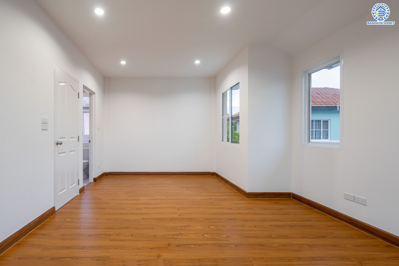 บ้านมือสองตกแต่งใหม่ ม.ชลลดา วัดลาดปลาดุก คุณภาพระดับ L&H บนเนื้อที่ 52.2 ตร.ว. ฟังก์ชัน 3 ห้องนอน 2 ห้องน้ำ 3 ที่จอดรถ บนทำเลศักยภาพ เพียง 15 นาทีถึง เซ็นทรัลเวสท์เกต ใกล้รถไฟฟ้าสายสีม่วง "สถานีคลองบางไผ่"...